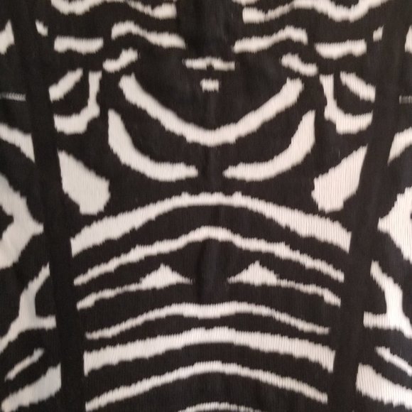 Dynamite V Neck Dress - XS - Picture 5 of 7